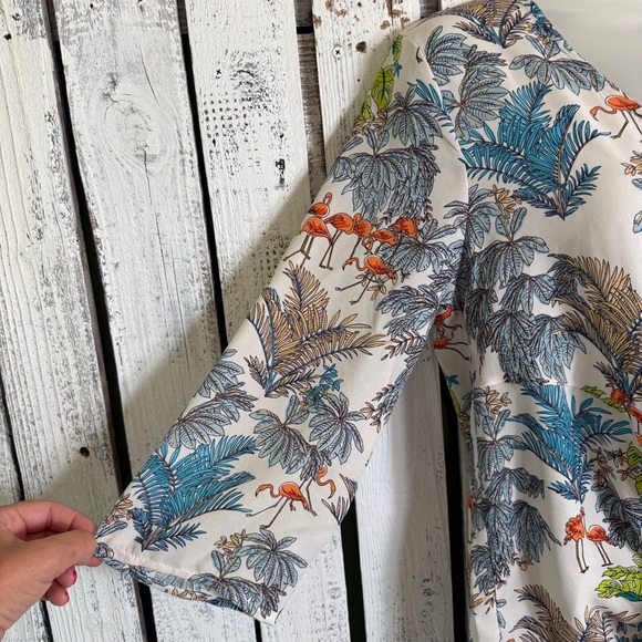 Signature Studio Flamingo Tropical Top Size Medium V-neck Whimsical Resort Wear - Picture 5 of 15